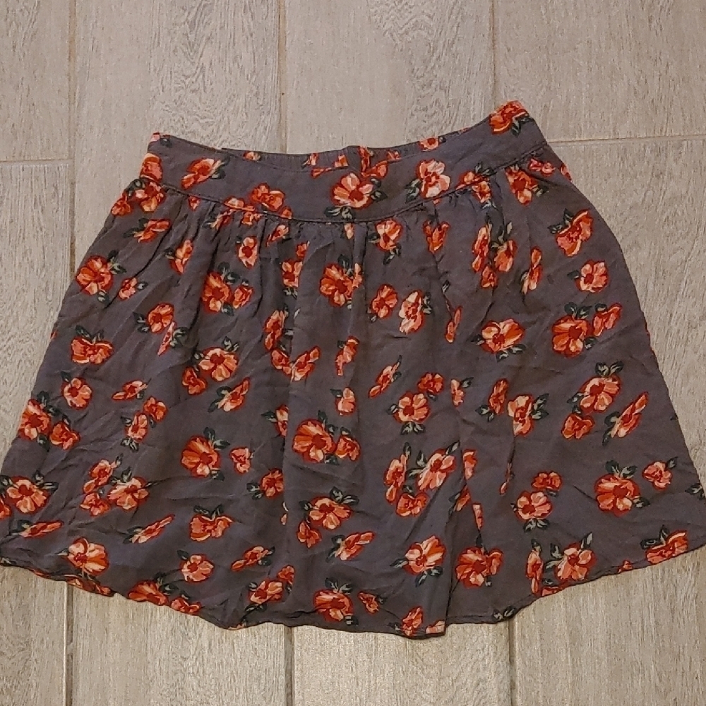 Hollister Floral Skater Skirt Junior LG in Gray Y2K Feminine 90s